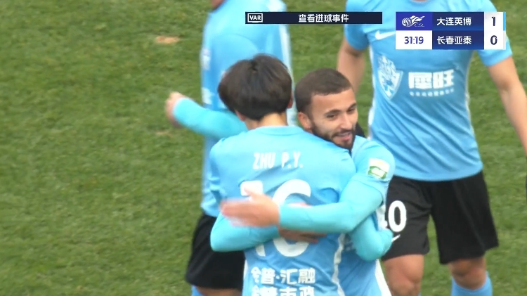 19歲朱鵬宇中超處子球！大連英博1-0領(lǐng)先長(cháng)春亞泰，馬萊萊助攻
